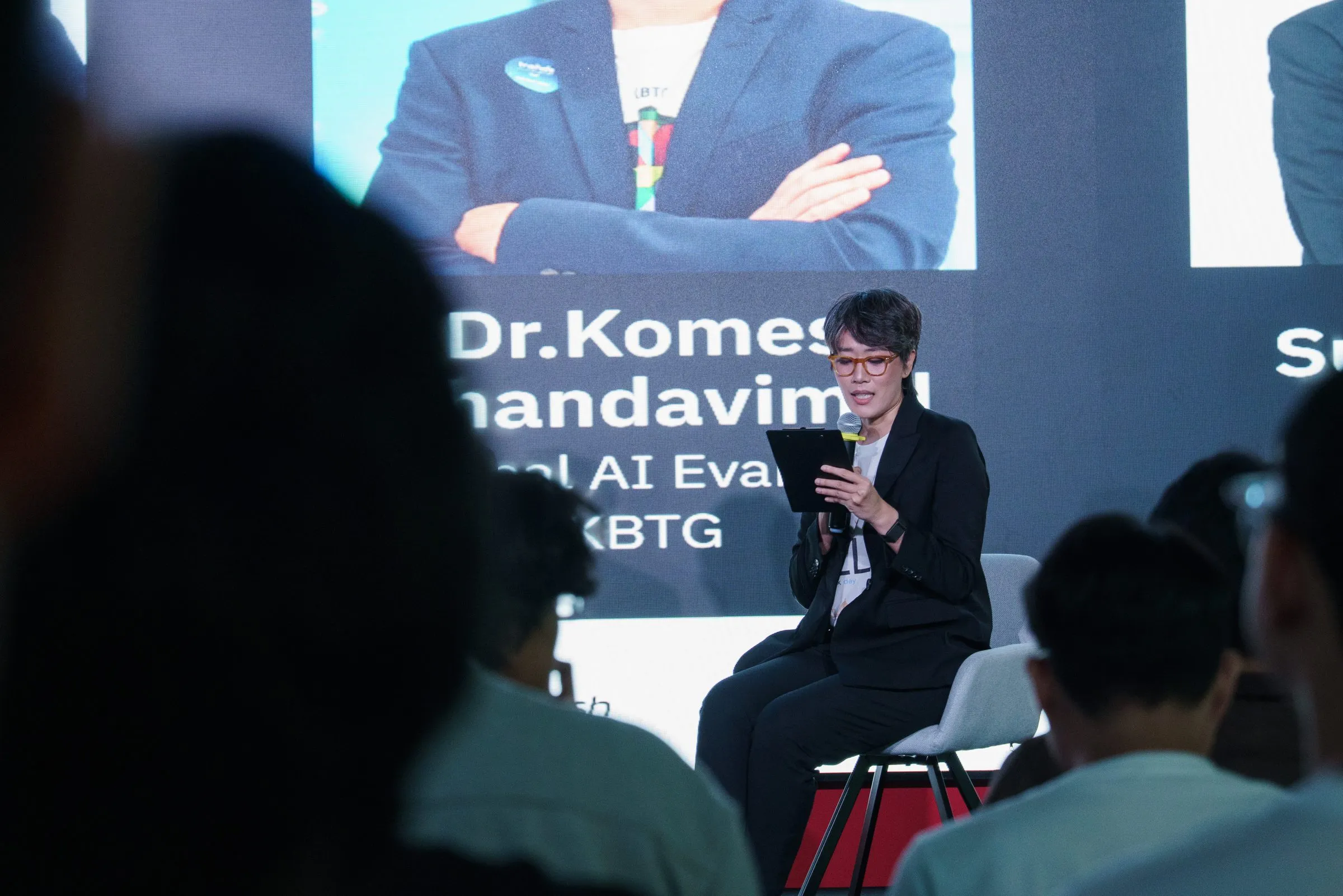 Dr Komes Chandavimol (KBTG) answering a question on the panel